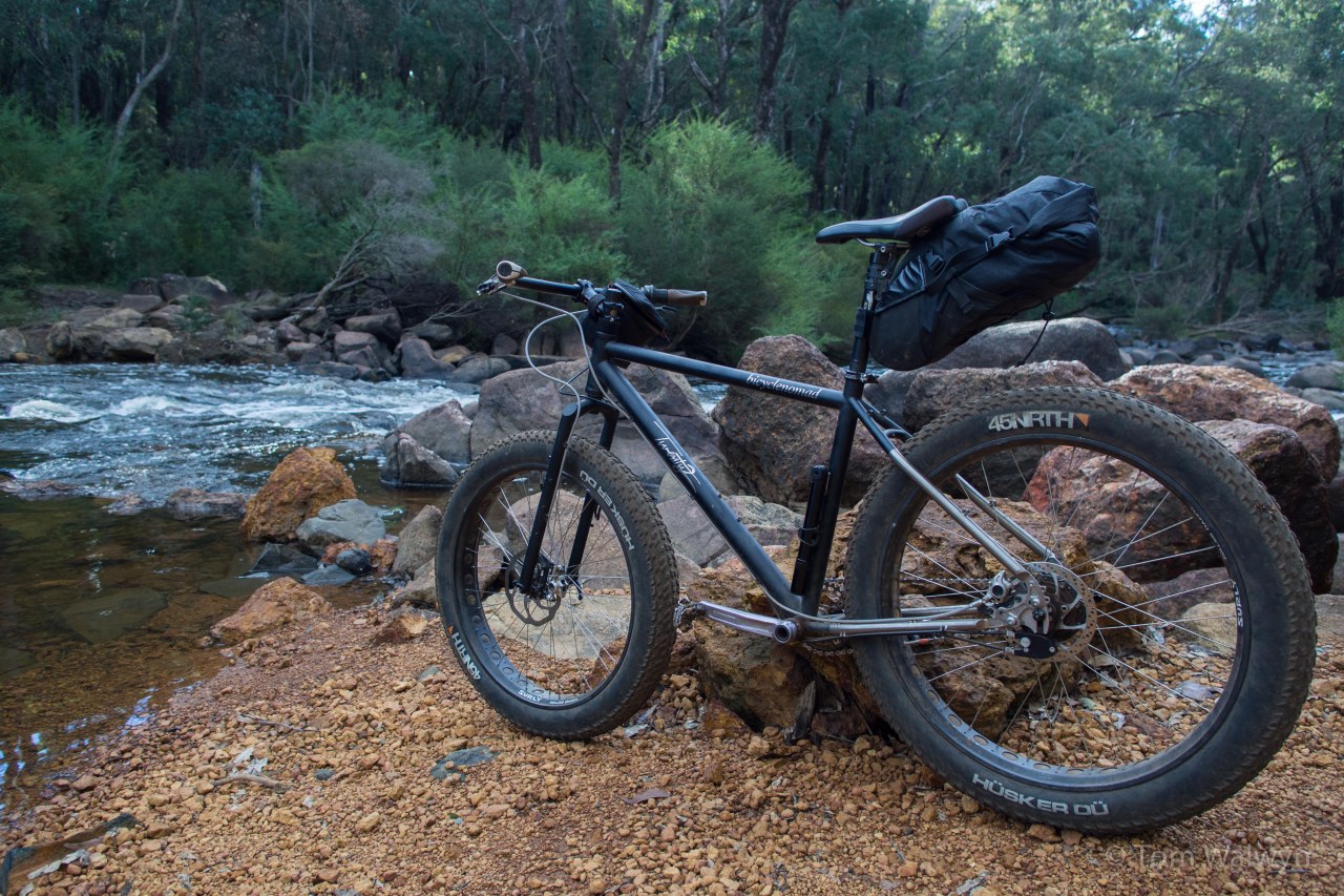 f/2.5 at 1/125 sec.  A 'standard' shot for baseline comparison.